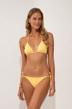 Załaduj obraz do przeglądarki galerii, Model Front: Wednesday In Hawaii By Rio De Sol Zestaw Bikini Set Lilikoi Kauai Kaleia