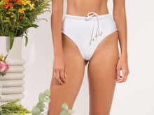 Załaduj obraz do przeglądarki galerii, Image 09: Rio De Sol Figi Bikini Bottom Shimmer-White Belted-High-Waist