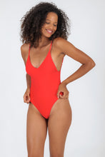 Załaduj obraz do przeglądarki galerii, Model Front: Rio De Sol Kostium Jednoczęściowy Rouge Hype