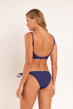 Załaduj obraz do przeglądarki galerii, Model Back: Rio De Sol Figi Bikini Bottom Touch-Marinho Ibiza-Comfy