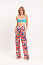 Załaduj obraz do przeglądarki galerii, Model Front: Rio De Sol Spodnie Plażowe Leaves Wide Pants