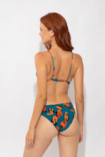Załaduj obraz do przeglądarki galerii, Model Back: Rio De Sol Figi Bikini Bottom Luma Essential-Comfy