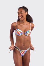 Załaduj obraz do przeglądarki galerii, Model Front: Rio De Sol Top Bikini Top Square Kyra