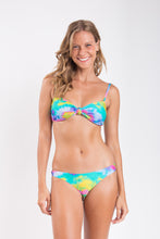 Załaduj obraz do przeglądarki galerii, Model Front: Rio De Sol Top Bikini Top Fusion Bandeau-Joy