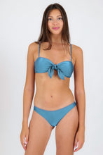 Załaduj obraz do przeglądarki galerii, Model Front: Rio De Sol Figi Bikini Bottom Shimmer-Baltic-Sea Nice-Fio