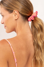 Załaduj obraz do przeglądarki galerii, Model Front: Rio De Sol Akcesoria Do Włosów Solea Scrunchie
