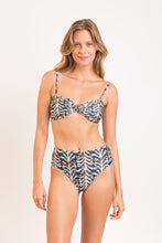 Załaduj obraz do przeglądarki galerii, Model Front: Rio De Sol Zestaw Bikini Set Ikat Twist Hotpants