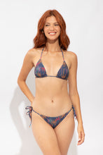 Załaduj obraz do przeglądarki galerii, Model Front: Rio De Sol Figi Bikini Bottom Coqueiro Cheeky-Micro