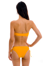 Załaduj obraz do przeglądarki galerii, Model Back: Rio De Sol Figi Bikini Bottom Uv-Pequi Madrid