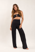Załaduj obraz do przeglądarki galerii, Model Front: Rio De Sol Spodnie Plażowe Black Pants Knot
