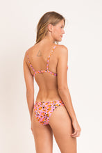 Załaduj obraz do przeglądarki galerii, Model Back: Rio De Sol Figi Bikini Bottom Sweet-Camo Baobi