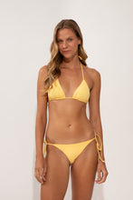 Załaduj obraz do przeglądarki galerii, Model Front: Wednesday In Hawaii By Rio De Sol Figi Bikini Bottom Lilikoi Kaleia-Comfy