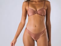 Załaduj i odtwarzaj film w przeglądarce Gallery, Video: Rio De Sol Figi Bikini Bottom Shimmer-Copper Essential