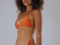Załaduj i odtwarzaj film w przeglądarce Gallery, Video: Rio De Sol Zestaw Bikini Set Shimmer-Paprica Tri-Inv Cheeky-Tie