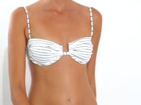 Załaduj i odtwarzaj film w przeglądarce Gallery, Video: Rio De Sol Top Bikini Top Linea-White Zaya