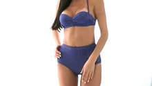 Załaduj i odtwarzaj film w przeglądarce Gallery, Video: Rio De Sol Figi Bikini Calcinha Radiante Azul Marinho Hot Pant