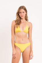 Załaduj obraz do przeglądarki galerii, Model Front: Rio De Sol Figi Bikini Bottom Amarelo Essential-Comfy