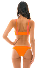 Załaduj obraz do przeglądarki galerii, Model Back: Rio De Sol Figi Bikini Bottom Duo Orange