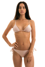 Załaduj obraz do przeglądarki galerii, Model Front: Rio De Sol Figi Bikini Bottom Essence Invisible