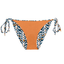 Załaduj obraz do przeglądarki galerii, Product Back: Rio De Sol Figi Bikini Bottom Ikat Ibiza-Comfy