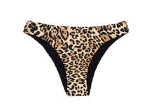 Załaduj obraz do przeglądarki galerii, Product Front: Rio De Sol Figi Bikini Bottom Leopardo Black Babado