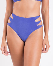 Załaduj obraz do przeglądarki galerii, Gallery: Rio De Sol Figi Bikini Bottom Malibu-Indigo Highwaist-Spin