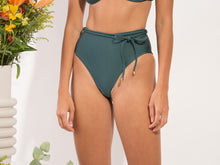 Załaduj obraz do przeglądarki galerii, Model Front: Rio De Sol Figi Bikini Bottom Palace Belted-High-Waist