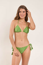 Załaduj obraz do przeglądarki galerii, Model Front: Rio De Sol Figi Bikini Bottom Shimmer-Botanica Frufru