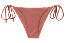 Załaduj obraz do przeglądarki galerii, Product Front: Rio De Sol Figi Bikini Bottom Shimmer-Copper Cheeky-Tie