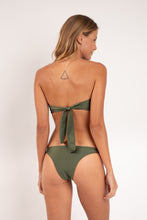 Załaduj obraz do przeglądarki galerii, Model Back: Rio De Sol Figi Bikini Bottom Shimmer-Croco Leblon