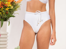 Załaduj obraz do przeglądarki galerii, Image 13: Rio De Sol Figi Bikini Bottom Shimmer-White Belted-High-Waist