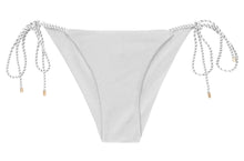Załaduj obraz do przeglądarki galerii, Product Front: Rio De Sol Figi Bikini Bottom Shimmer-White Cheeky-Rope