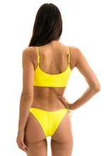 Załaduj obraz do przeglądarki galerii, Model Back: Rio De Sol Figi Bikini Bottom Strega Bra