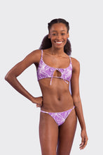 Załaduj obraz do przeglądarki galerii, Model Front: Rio De Sol Figi Bikini Bottom Trail-Purple Ipanema
