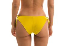 Załaduj obraz do przeglądarki galerii, Model Back: Rio De Sol Figi Bikini Bottom Uv-Melon Comfort