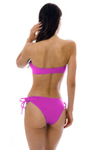 Załaduj obraz do przeglądarki galerii, Model Back: Rio De Sol Figi Bikini Bottom Uv-Pink Madrid