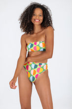 Załaduj obraz do przeglądarki galerii, Model Front: Rio De Sol Zestaw Bikini Set Garden-City Bandeau-Reto Hotpant-Cos