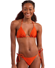 Załaduj obraz do przeglądarki galerii, Gallery: Rio De Sol Zestaw Bikini Set Shimmer-Paprica Tri-Inv Cheeky-Tie