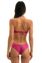 Załaduj obraz do przeglądarki galerii, Model Back: Rio De Sol Top Bikini Top Cloque Lichia Bandeau