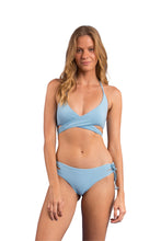 Załaduj obraz do przeglądarki galerii, Model Front: Rio De Sol Top Bikini Top Dots-Sky Kate