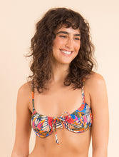 Załaduj obraz do przeglądarki galerii, Model Front: Rio De Sol Top Bikini Top Jungle Balconet-Tie