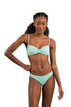 Załaduj obraz do przeglądarki galerii, Model Front: Rio De Sol Top Bikini Top Malibu-Menta Bandeau-Duo