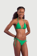 Załaduj obraz do przeglądarki galerii, Model Front: Rio De Sol Top Bikini Top Tambourine Tri-Inv
