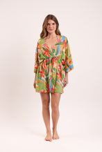 Załaduj obraz do przeglądarki galerii, Model Front: Rio De Sol Narzutka Plażowa Tropical Kaftan Bel