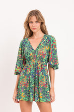 Załaduj obraz do przeglądarki galerii, Model Front: Rio De Sol Mini Dress Wilds Mini Dress