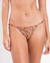 Załaduj obraz do przeglądarki galerii, Gallery: Rio De Sol Figi Bikini Bottom Bouquet Essential-Rev
