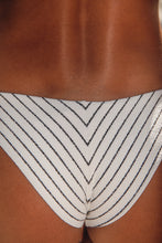Załaduj obraz do przeglądarki galerii, Image 12: Rio De Sol Figi Bikini Bottom Linea-White Cheeky-Tie
