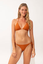 Załaduj obraz do przeglądarki galerii, Model Front: Rio De Sol Zestaw Bikini Set Ferrugo Tri-Inv Cheeky-Tie
