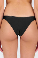 Załaduj obraz do przeglądarki galerii, Image 06: Rio De Sol Figi Bikini Bottom Shimmer-Black Essential
