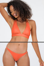 Załaduj obraz do przeglądarki galerii, Gallery: Rio De Sol Zestaw Bikini Set Light-Peach Halter-Cos Leblon-Fio
